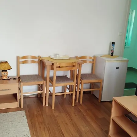 Baji Jozsef Ifjusagi Es Gyermekueduelo B&B Révfülöp