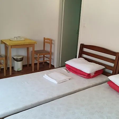 Baji Jozsef Ifjusagi Es Gyermekueduelo B&B *