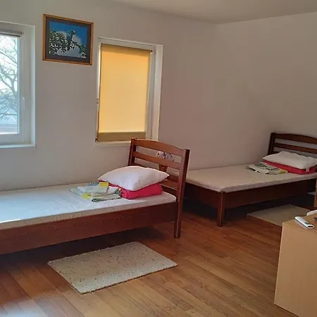 B&B Baji Jozsef Ifjusagi Es Gyermekueduelo