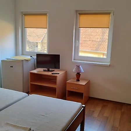 Baji Jozsef Ifjusagi Es Gyermekueduelo Bed & Breakfast Révfülöp