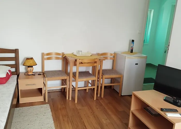 Baji Jozsef Ifjusagi Es Gyermekueduelo Bed & Breakfast Révfülöp